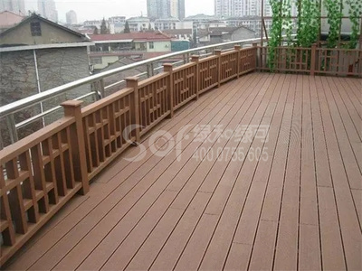 塑木地板 戶外空間的獨(dú)特美學(xué)與護(hù)欄設(shè)計(jì)藝術(shù)